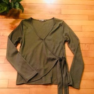 🌟Olive ribbed tie top🌟